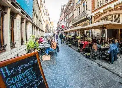 Restaurants along the Muntstraat in Leuven